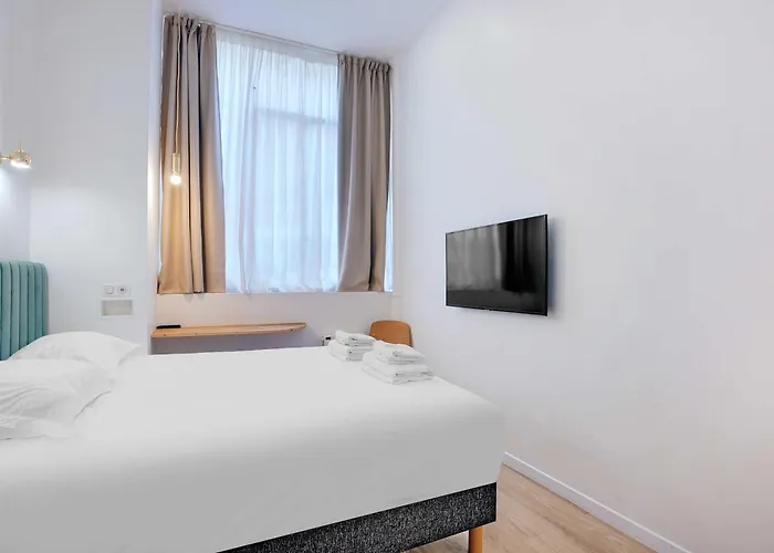 Parisian Close To Montmartre - 2br 8p * Paris