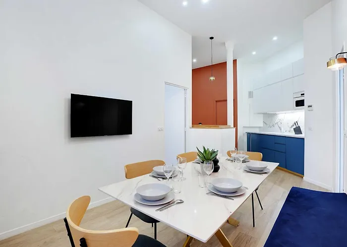 Parisian Close To Montmartre - 2br 8p